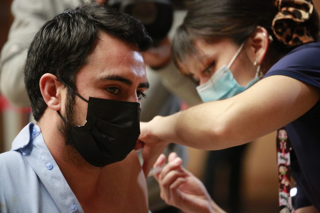 Comienza La Inoculación A Personas Menores De 30 Años