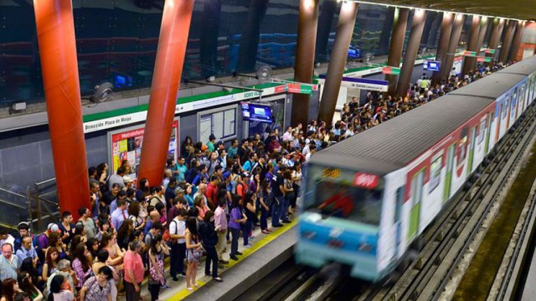 Metro De Santiago Indica Que Se Encuentran Estaciones Sin Servicio En La Linea 5 Y 4 Rock Pop