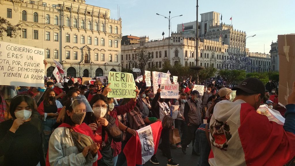 1200px Protestas_en_Lima_por_golpe_de_estado_parlamentario_27