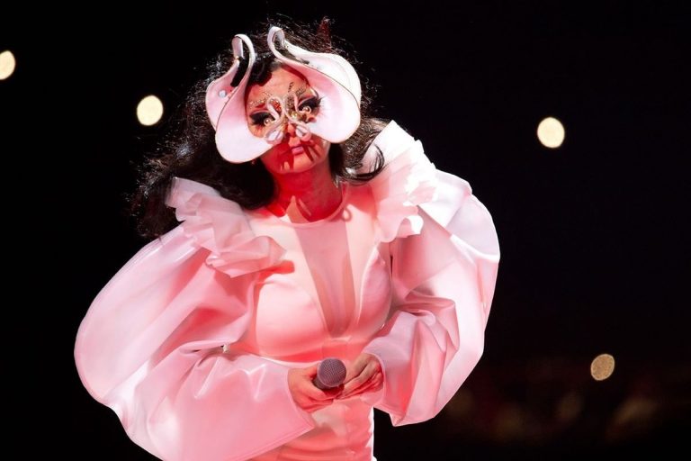 Björk conciertos orquestales shows en vivo livestream global cornucopia utopia nuevo album disco