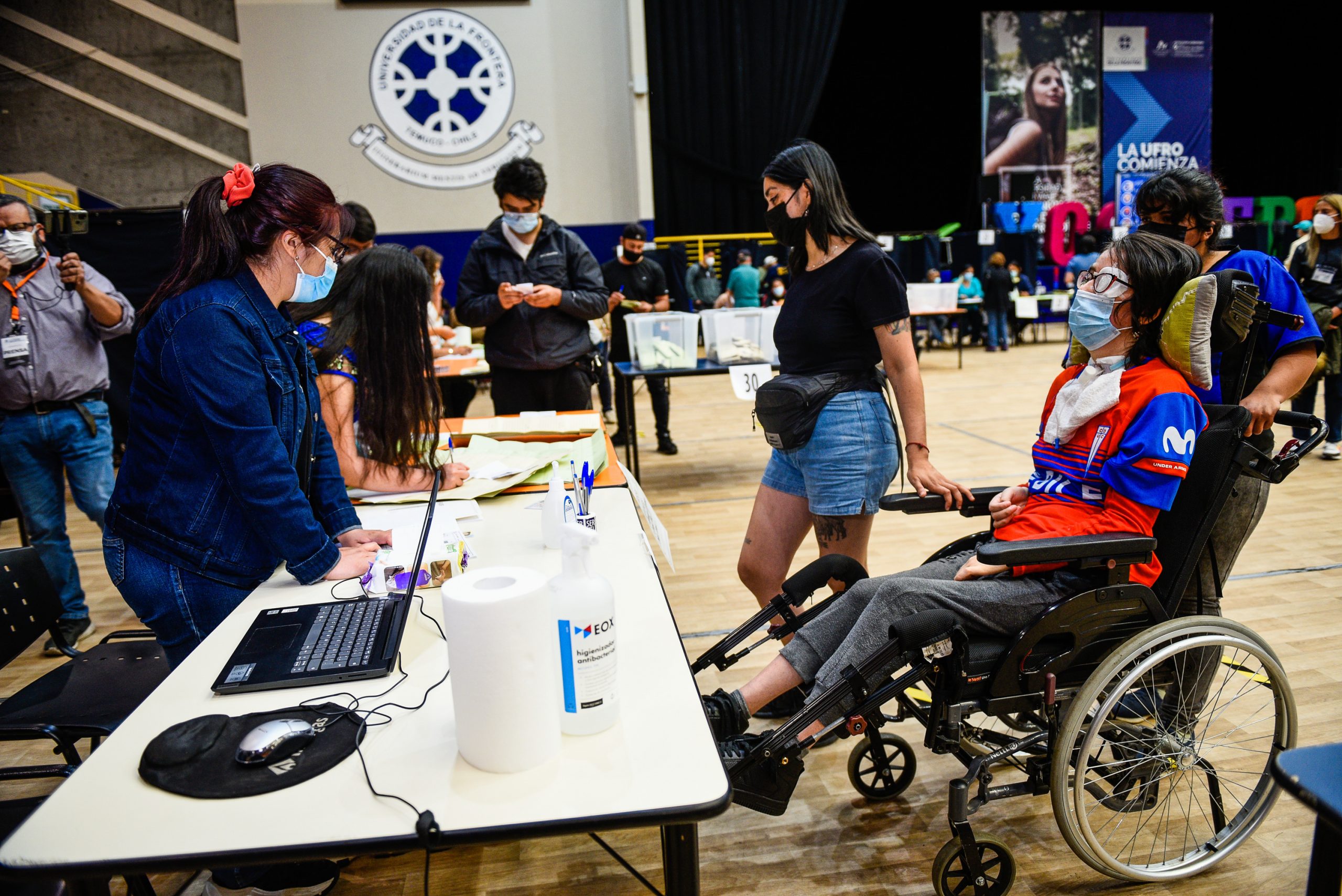 TEMUCO: Alicia Meza Sobreviviente De ACV Llega A Votar Pese A Dificultades