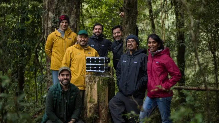 Equipo De Líderes Tras El Proyecto Lemu Nge Encabezado Por Leo Prieto (abajo A La Izquierda) Y Sangeetha Narayan (a La Derecha). FOTO MATÍAS RIVEROS