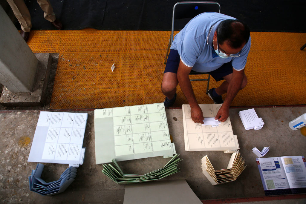 Chileans Vote For President As Polls Anticipate Ballotage