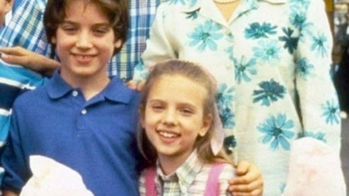 Elijah Wood y Scarlett Johansson