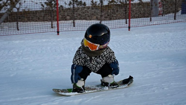 Wang Yuji La Bebé De 11 Meses Que Hace Snowboard (1)