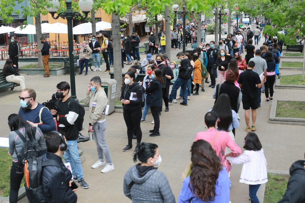 Fila Para Dosis De Refuerzo En Providencia