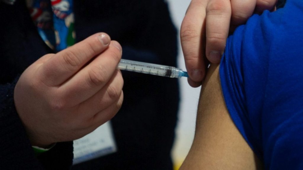 Calendario De Vacunación 13 De Diciembre 19 Dosis De Refuerzo A Quienes Les Toca Vacunatorios Disponibles Por Comuna