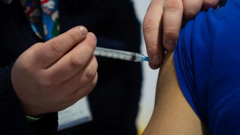 Calendario De Vacunación 13 De Diciembre 19 Dosis De Refuerzo A Quienes Les Toca Vacunatorios Disponibles Por Comuna