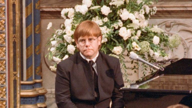 Elton John Candle In The Wind Princesa Diana De Gales Realeza Britanica Polemica Razon No Querian Que Cantara