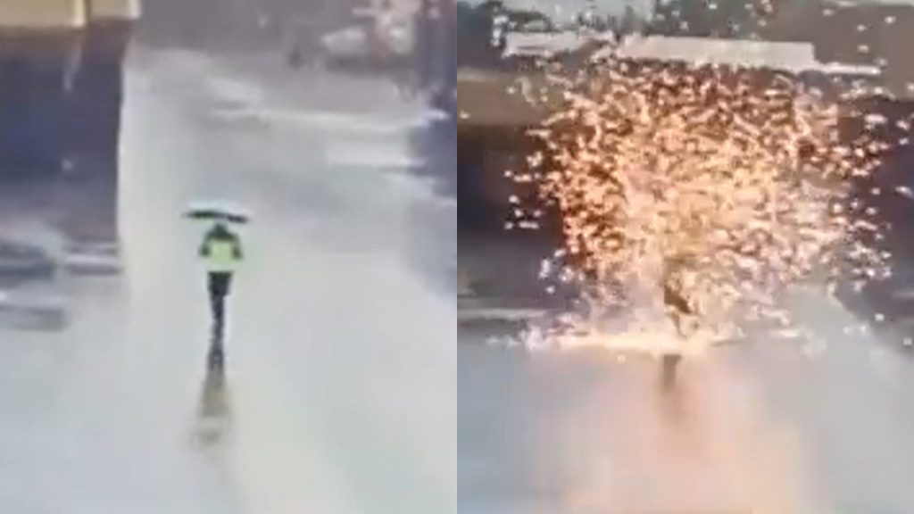 Rayo Guardia De Seguridad Indonesia Impacta Golpea Sobrevivio Hombre Con Paraguas (1)