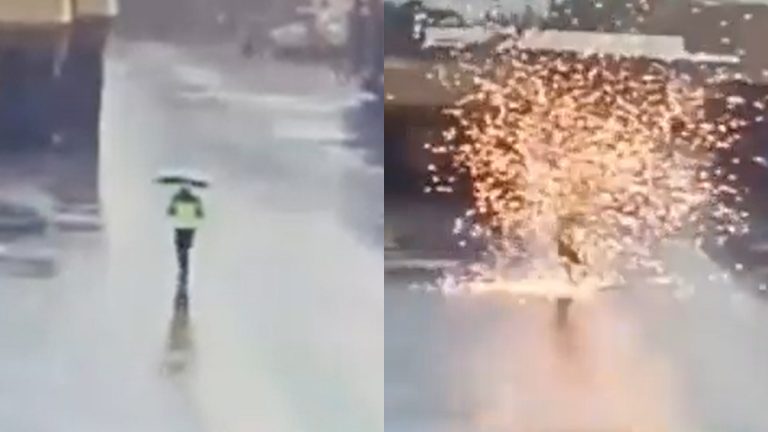 Rayo Guardia De Seguridad Indonesia Impacta Golpea Sobrevivio Hombre Con Paraguas (1)