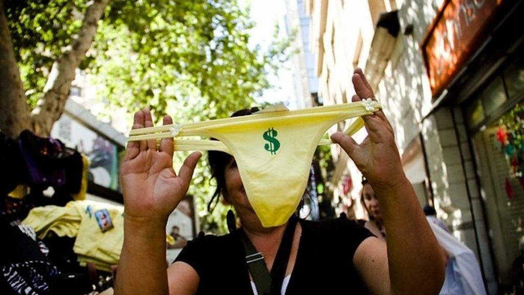 Ropa Interior Amarilla En Año Nuevo 2022 Por Que Se Usa De Donde Viene Por Que Inicio Comenzo Empezo