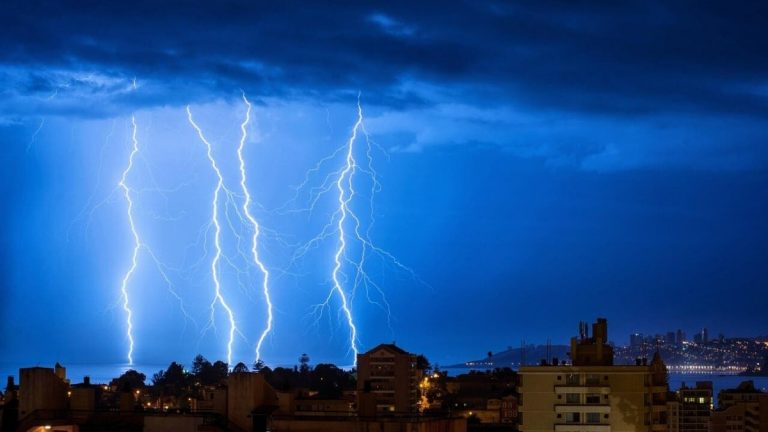 Tormenta Eléctrica Aviso Meteorológico Pronóstico Del Tiempo Santiago Región Metropolitana