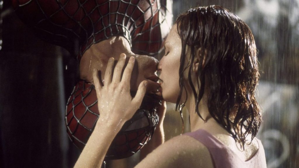 Kirsten Dunst Tobey Maguire Spider Man Beso