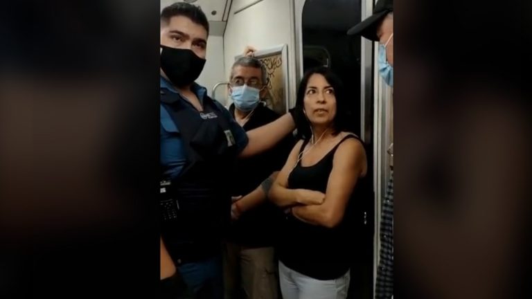 Mujer Sin Mascarilla Metro De Santiago Video Viral