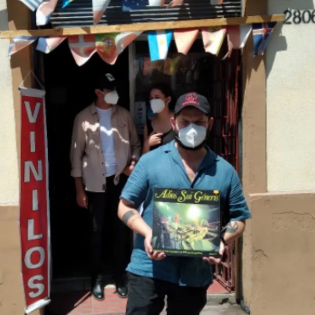 Gabriel Boric en Vinilos Brieba