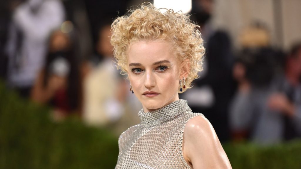 Julia Garner Madonna Biopic Actrices Pelicula