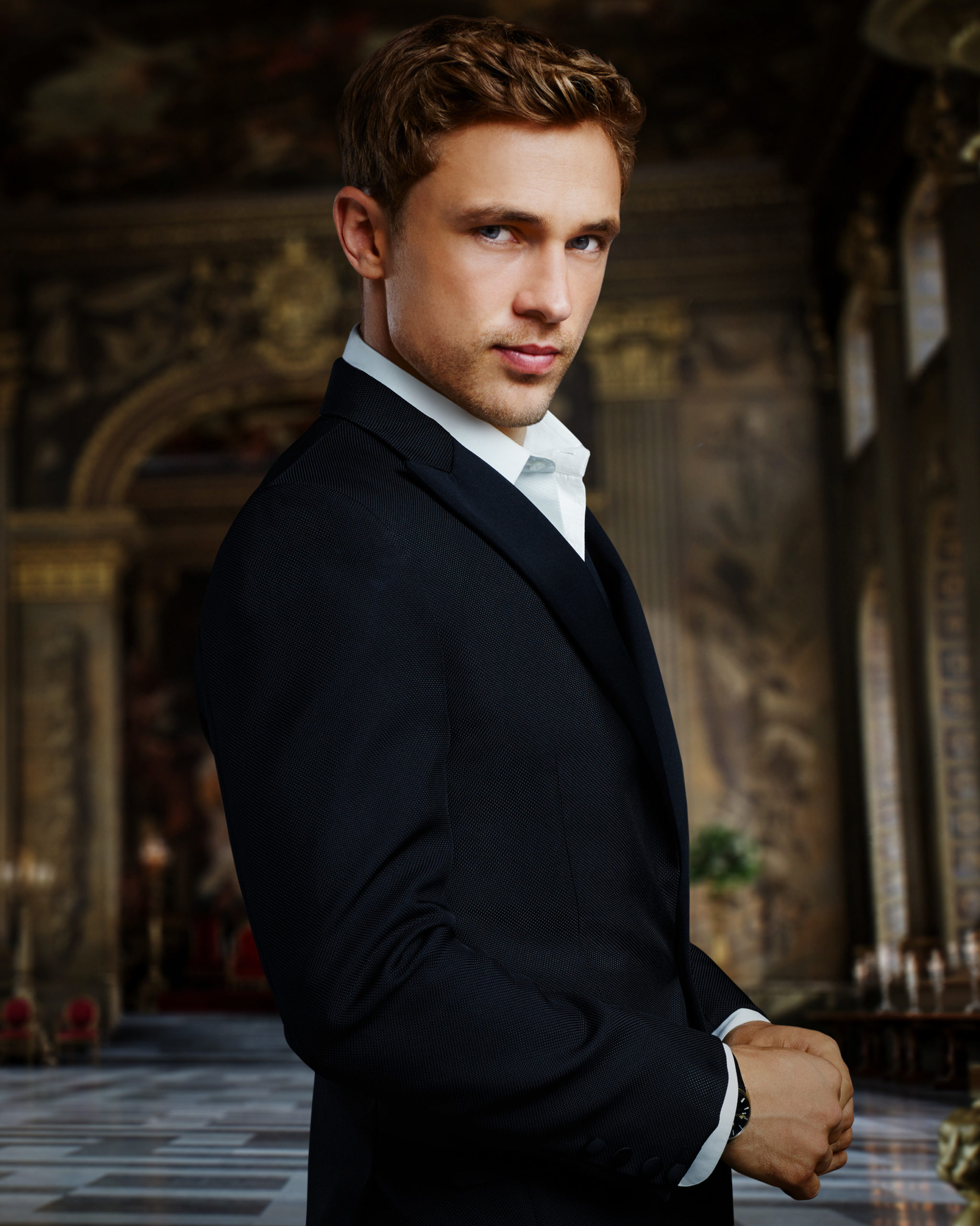 William Moseley en The Royals