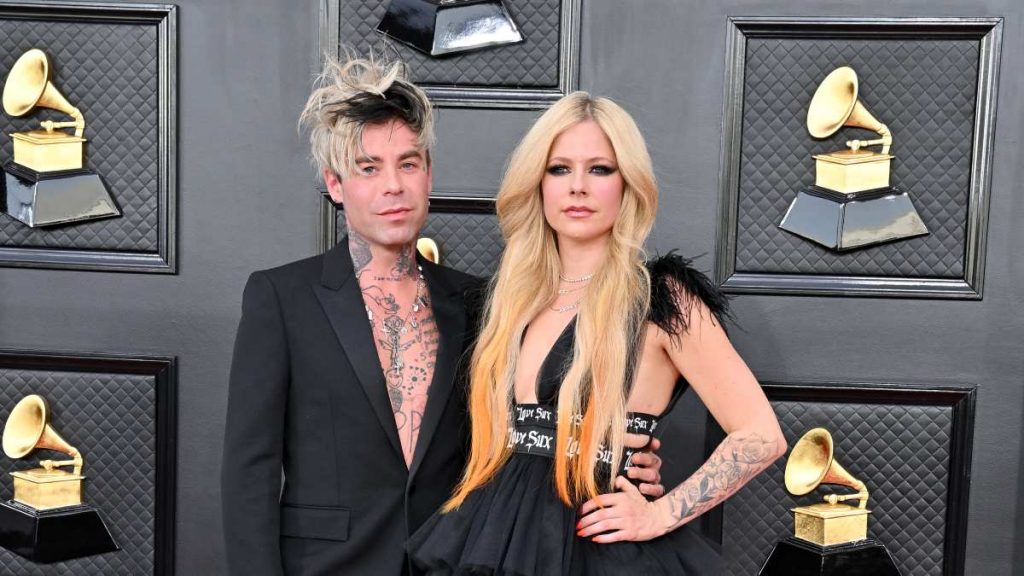 Avril Lavigne se casa