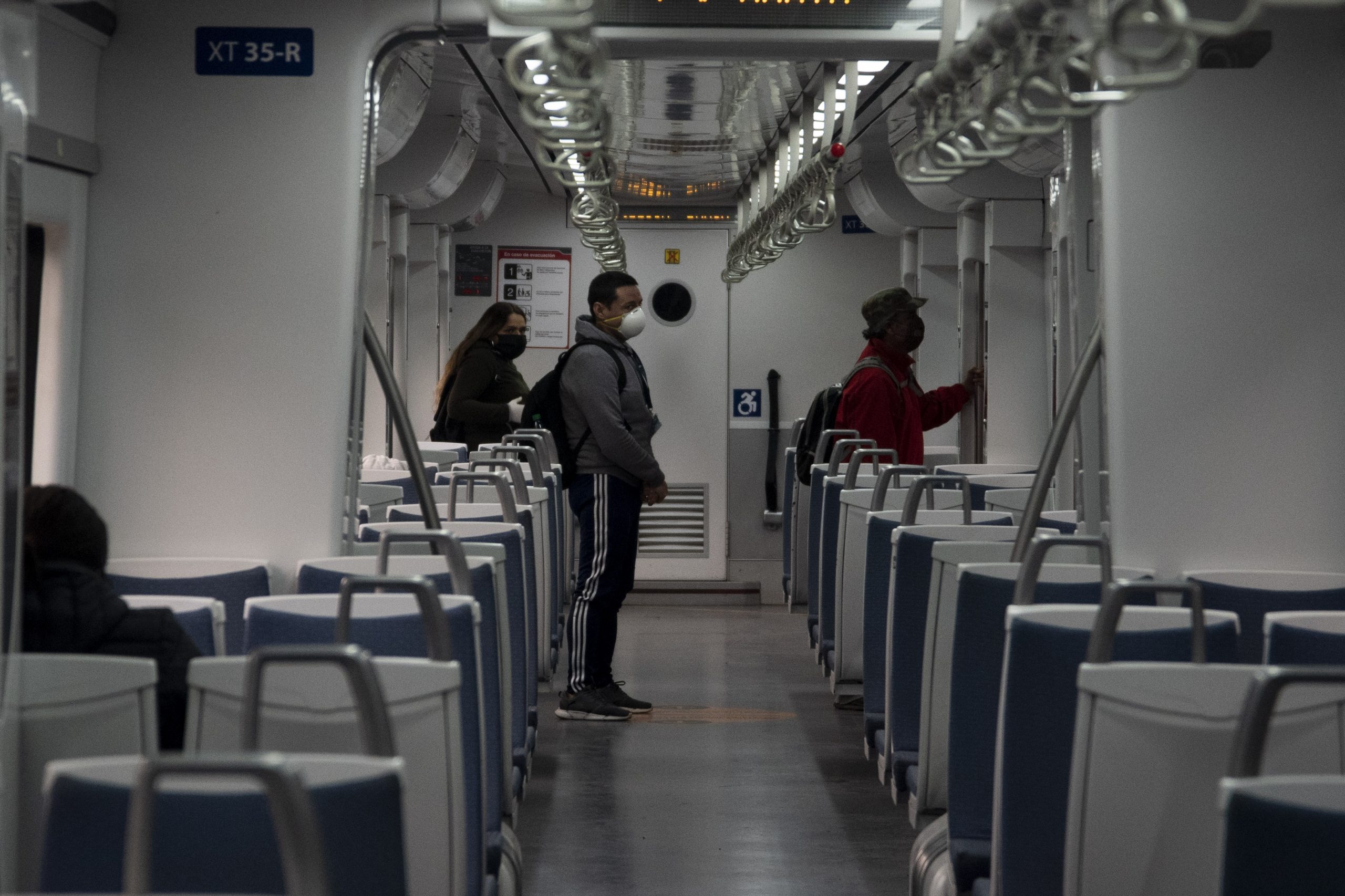 VIA DEL MAR: Metro Tren En El Primer Dia De Uso Obligatorio De Mascarillas En El Transporte Publico