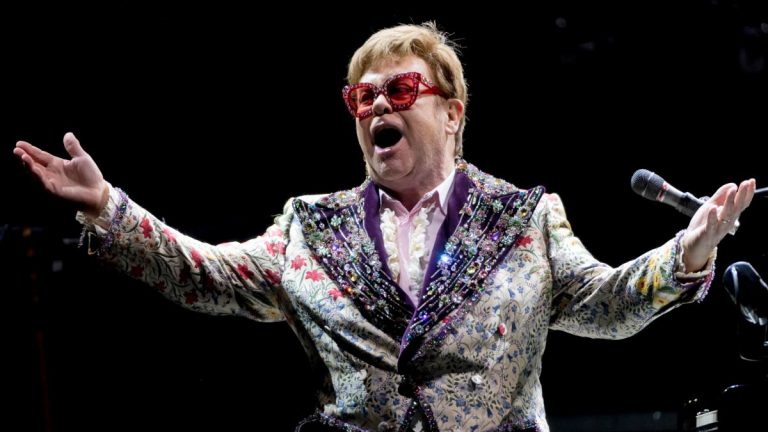 Elton John Gira