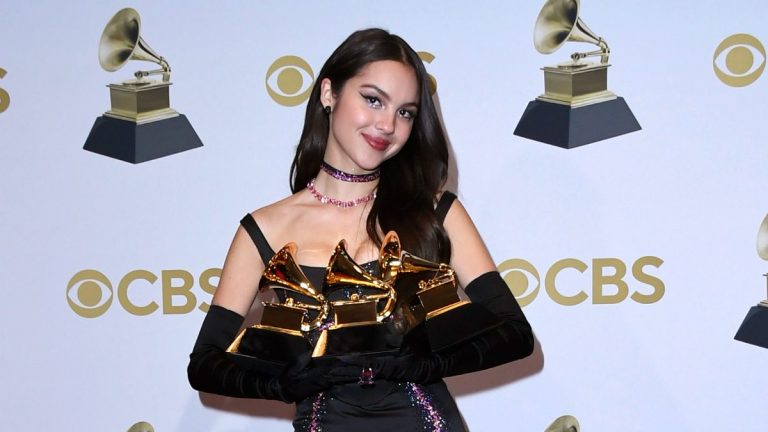 Olivia Rodrigo Sinestesia Premios Grammy 2022