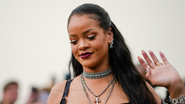 Rihanna Estatua Met Gala