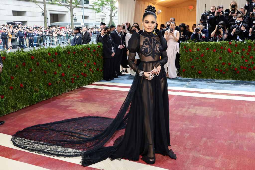Vanessa 2022 alfombra roja looks Hudgens Met Gala