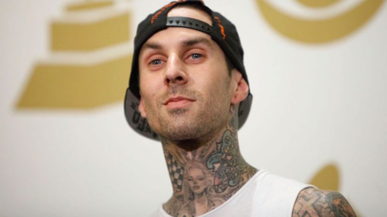 Travis Barker hospitalizado