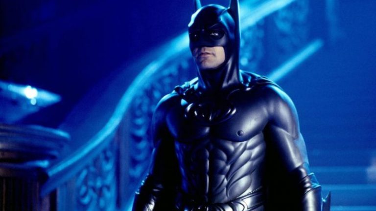 Tim Burton se burla de los pezones de Batman Forever