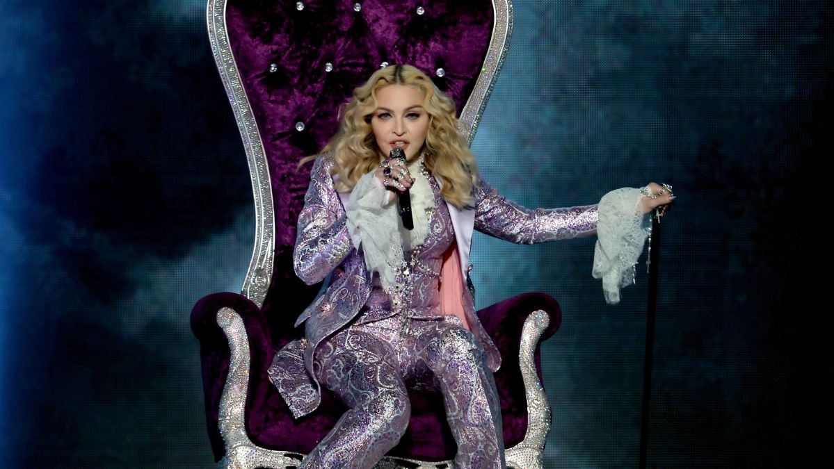 Julia Garner Será Madonna En Nueva Biopic De La Reina Del Pop — Rockandpop