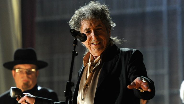 se retira demanda a Bob Dylan