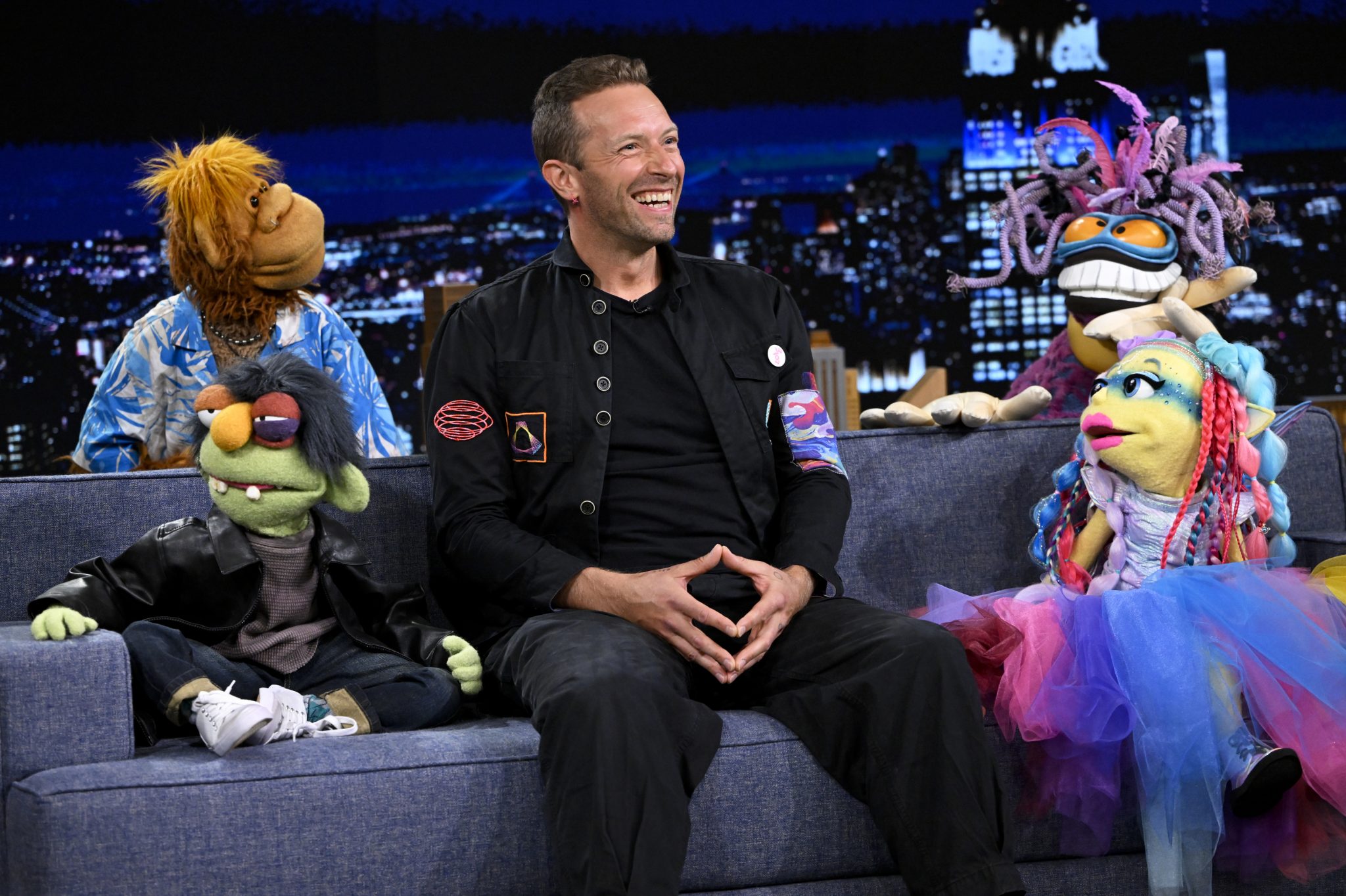"Biutyful" Coldplay estrena nuevo video musical junto a The Weirdos