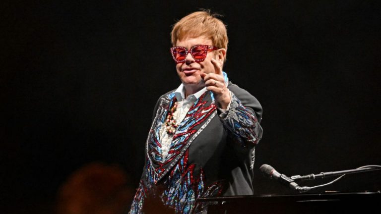 Elton John mujeres