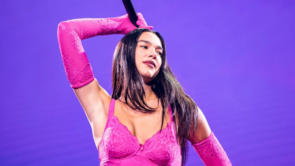 dua lipa fuegos artificiales