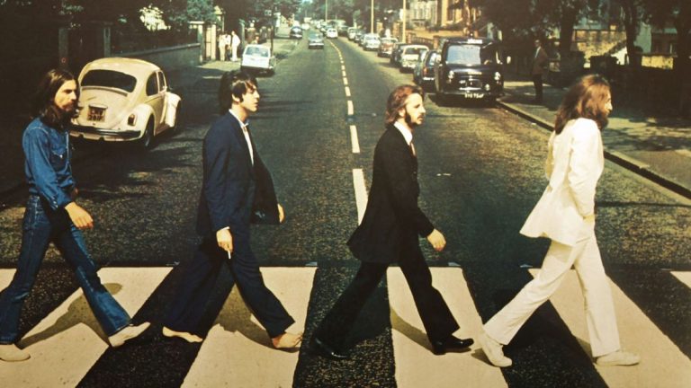 Paul McCartney descalzo