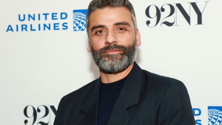 Oscar Isaac desnudo