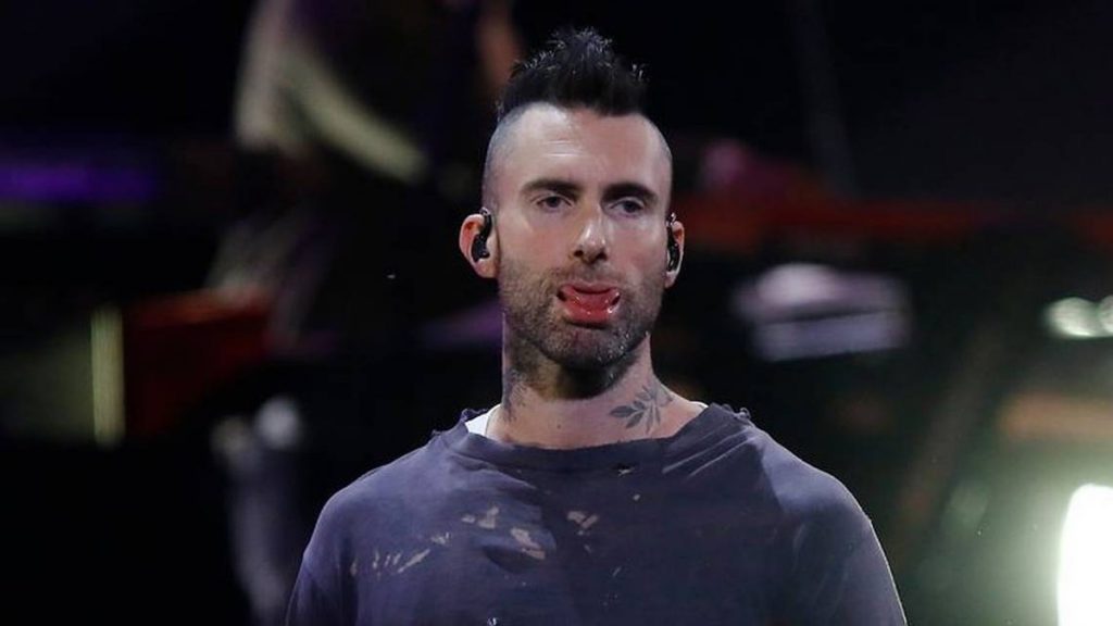 adam levine mujeres