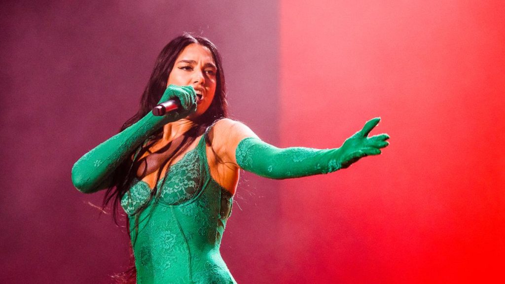 dua lipa derechos mujeres