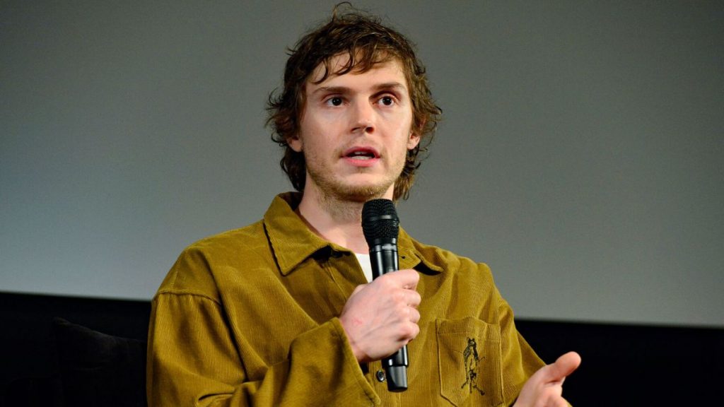 Evan Peters psicópata