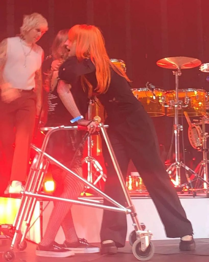 paramore discapacitado