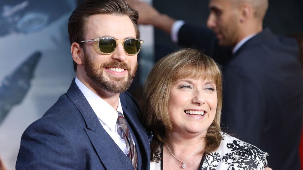 mamá de Chris Evans