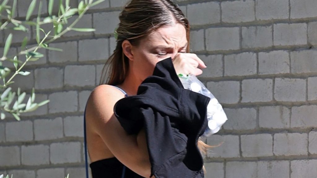 Margot Robbie Cara Delevigne