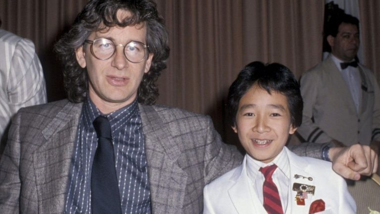 Steven Spielberg y Ke Huy Quan