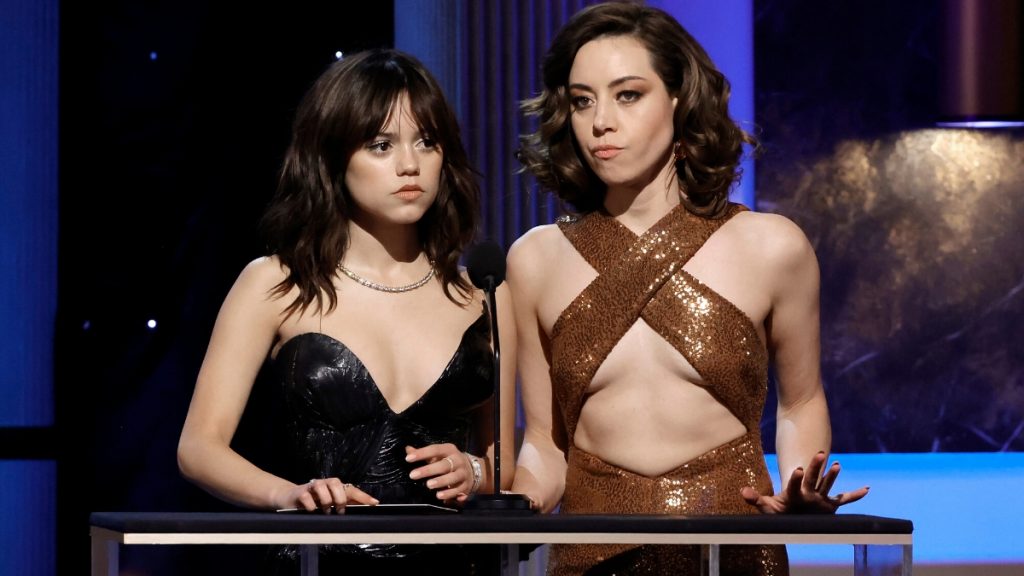 Jenna Ortega y Aubrey Plaza GettyImages-1469858215 web