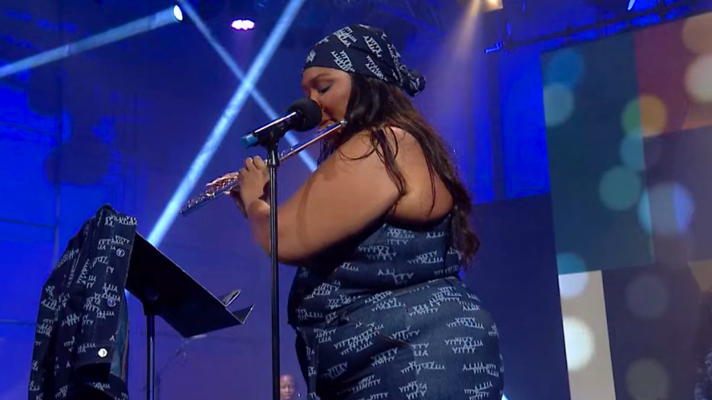 Lizzo cantando Unholy