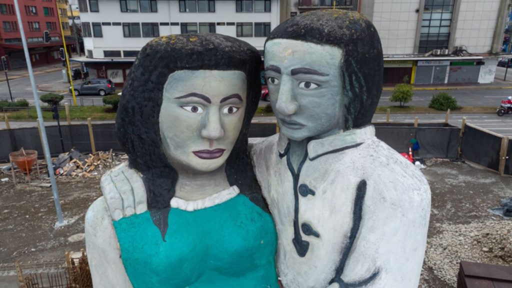 Sentados Frente al Mar