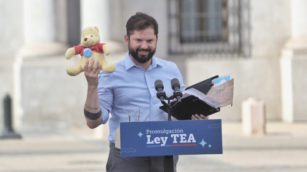 Gabriel Boric Osito A_UNO_1440178 web