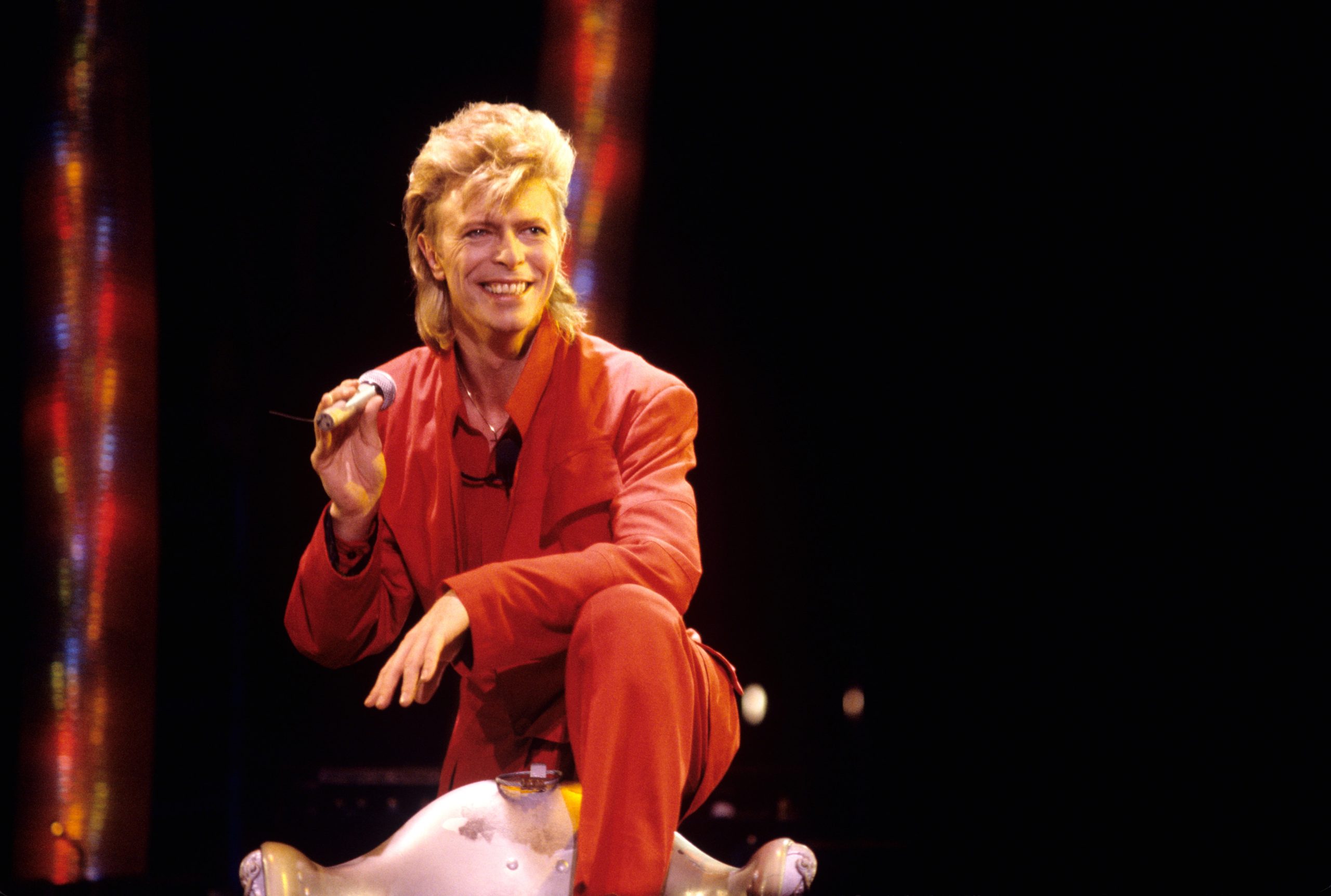 El traje rojo de David Bowie, en 1987 que menciona la diseñadora de vestuario de Renfield . (Photo by Ebet Roberts/Redferns)