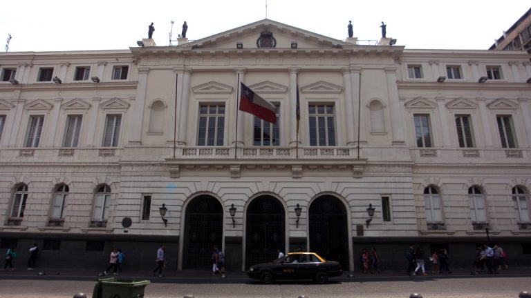 Municipalidad de Santiago deuda educativa A_UNO_1154612